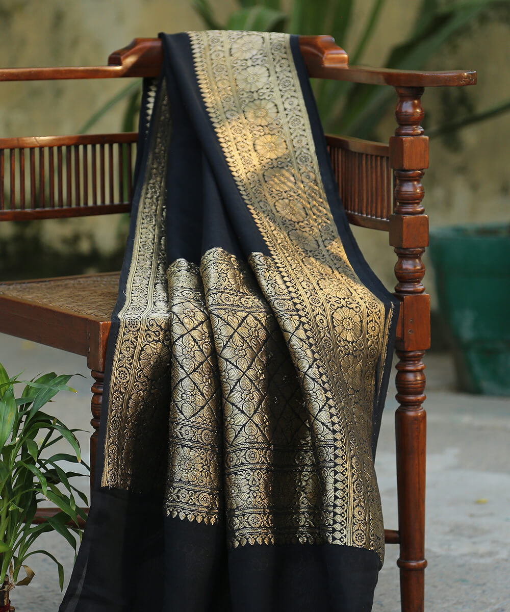 Handloom_Black_Pure_Banarasi_Georgette_Dupatta_With_Kadhwa_Border_WeaverStory_01