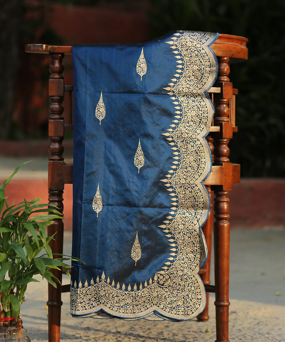 Handloom_Blue_Pure_Katan_Silk_Banarasi_Dupatta_with_Scalloped_Borders_WeaverStory_01