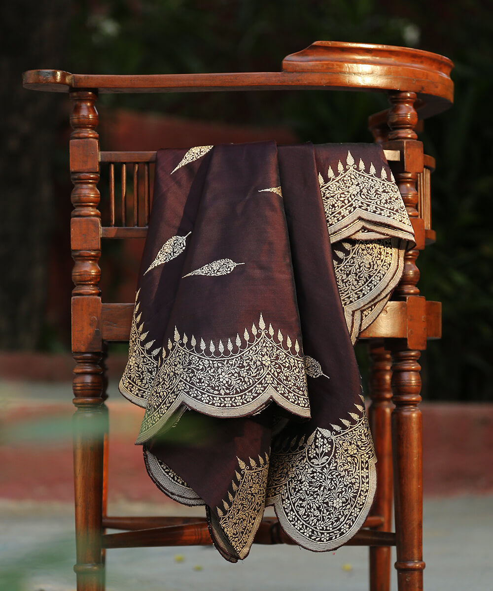 Handloom_Brown_Pure_Katan_Silk_Banarasi_Dupatta_with_Scalloped_Borders_WeaverStory_01