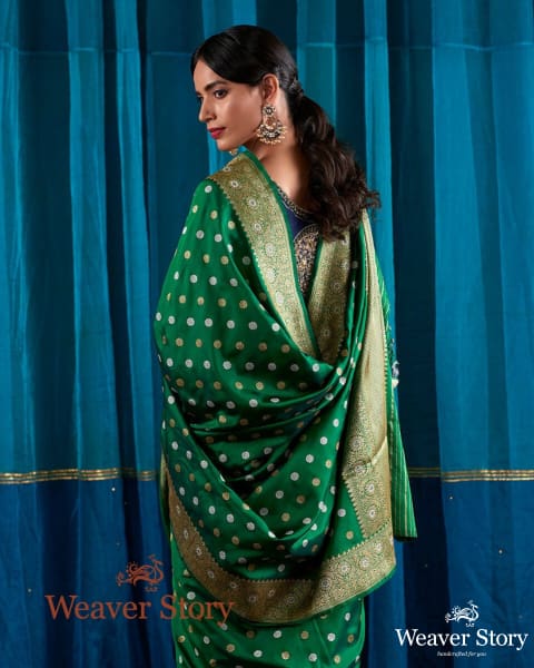 Emerald_Green_Banarasi_Handloom_Saree_woven_in_Ektara_Weave_WeaverStory_01