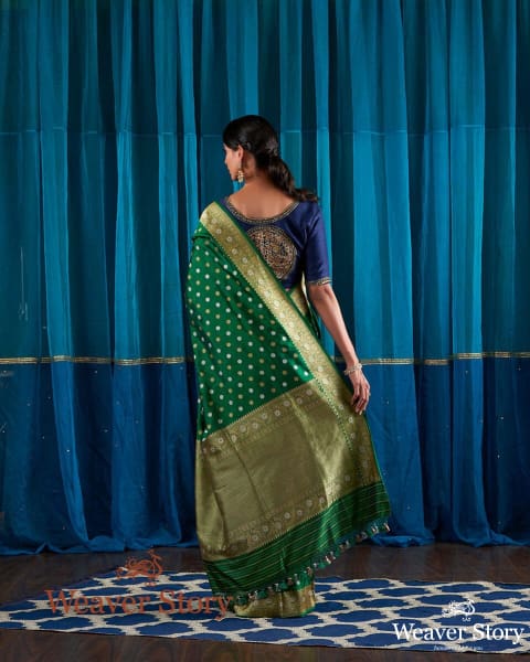 Emerald_Green_Banarasi_Handloom_Saree_woven_in_Ektara_Weave_WeaverStory_03