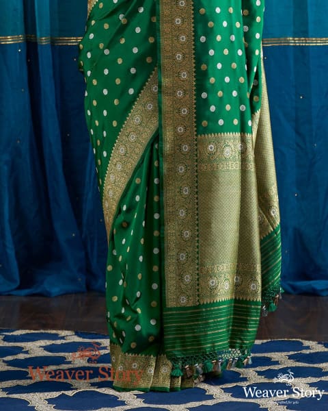 Emerald_Green_Banarasi_Handloom_Saree_woven_in_Ektara_Weave_WeaverStory_04