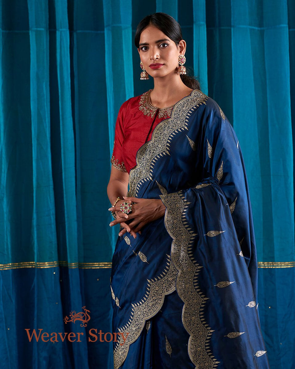 Handloom_Navy_Blue_Scalloped_Border_Banarasi_Silk_Saree_with_a_Red_Blouse_WeaverStory_01