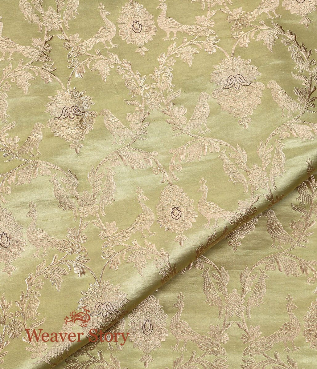 Handloom_Pista_Green_Kadhwa_Banarasi_Fabric_with_Shikargah_Design_WeaverStory_02