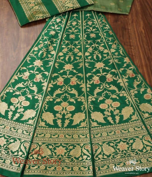 Handloom_Emerald_Green_Pure_Katan_Silk_Banarasi_Kalidar_Lehenga_WeaverStory_02