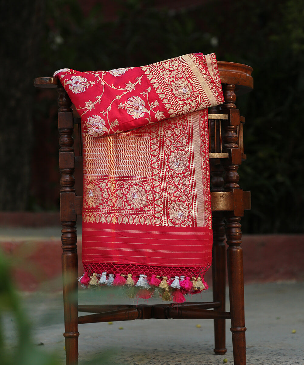 Handloom_Red_and_Pink_Dual_Tone_Pure_Katan_Silk_Banarasi_Jangla_Dupatta_WeaverStory_01