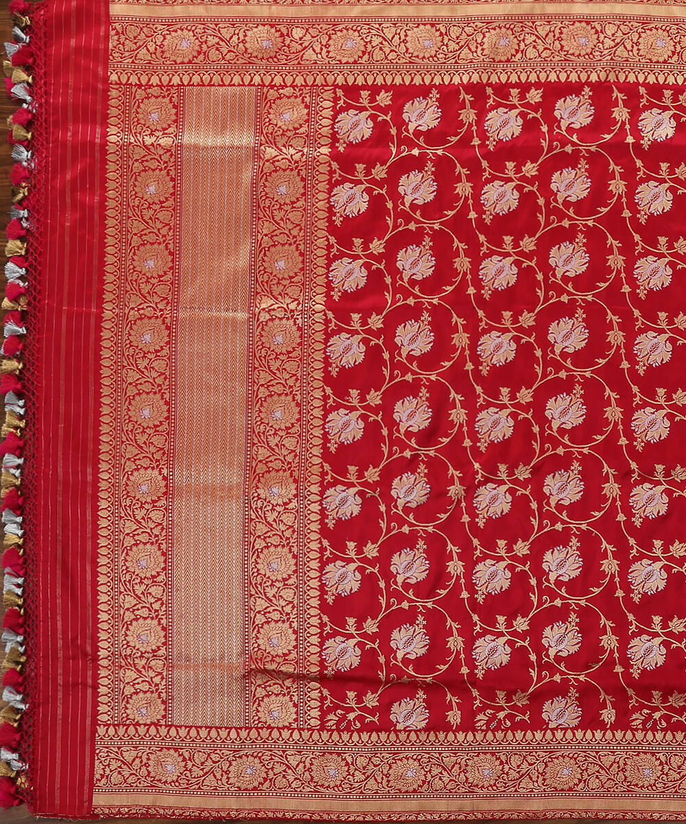 Handloom_Red_and_Pink_Dual_Tone_Pure_Katan_Silk_Banarasi_Jangla_Dupatta_WeaverStory_02