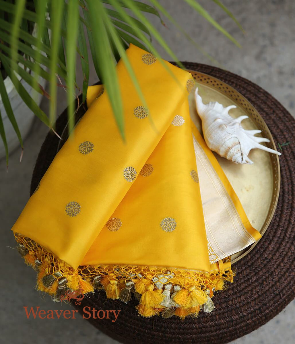 Handloom_Yellow_Banarasi_Katan_Silk_Dupatta_with_Kadhwa_Booti_WeaverStory_01