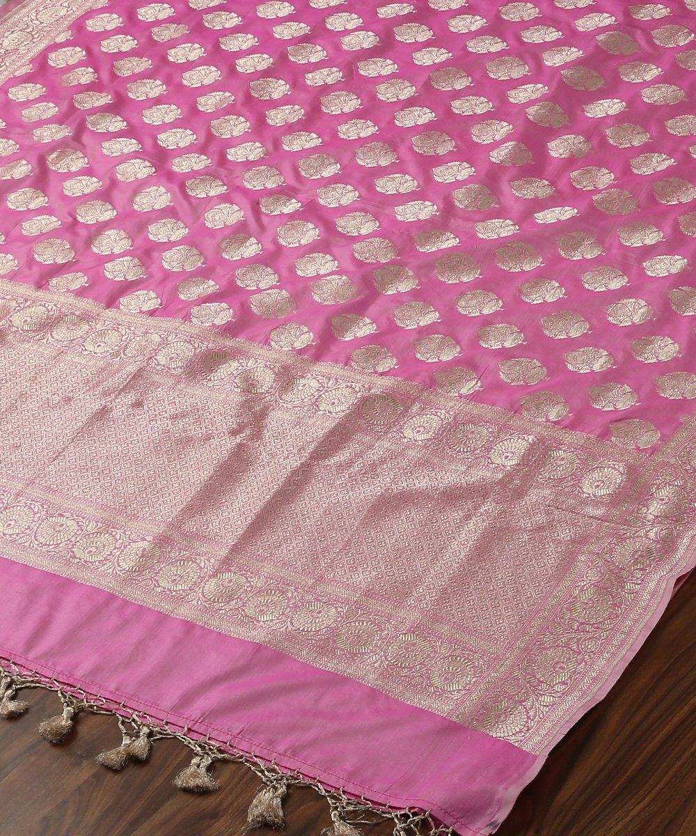 Handloom_Light_Pink_Silk_Banarasi_Dupatta_With_Leaf_Motif_And_Floral_Border_WeaverStory_03