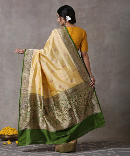 Handloom_Beige_Pure_Katan_Silk_Banarasi_Saree_With_Green_Border_WeaverStory_03