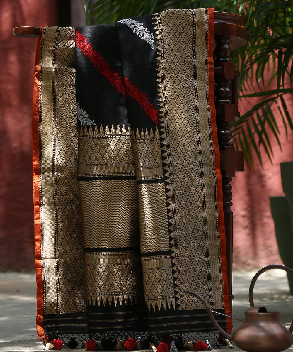 Handloom_Black_Banarasi_Pure_Katan_Silk_Dupatta_with_Aada_Bel_WeaverStory_01