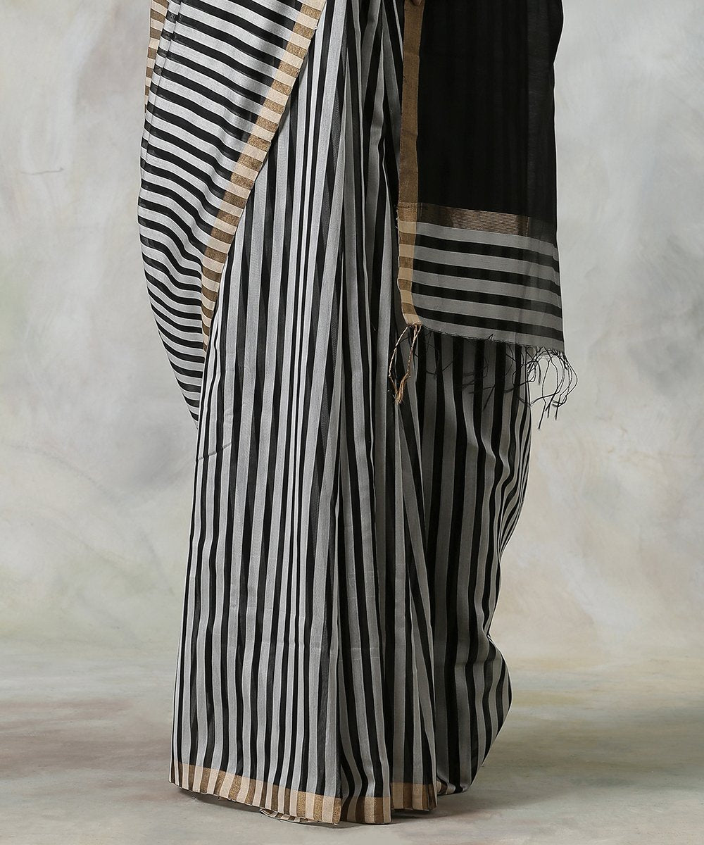 Handloom_Black_Banarasi_Saree_With_Grey_Stripes_Maheshwari_Design_WeaverStory_04