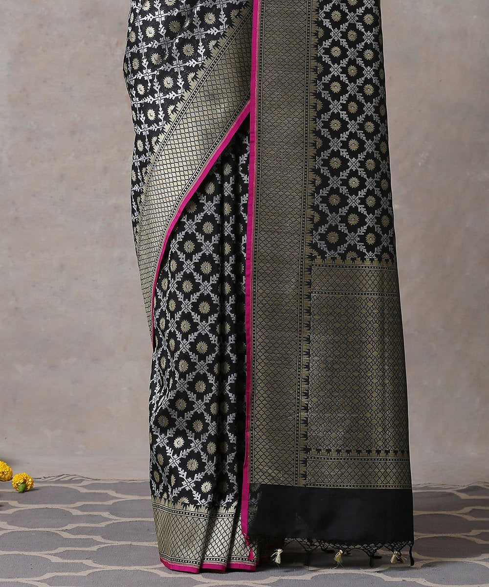 Handloom_Black_Katan_Georgette_Banarasi_Saree_With_Small_Booti_WeaverStory_04