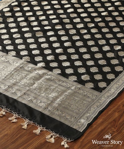 Handloom_Black_Katan_Silk_Dupatta_With_Leaf_Motifs_And_Floral_Border_WeaverStory_03