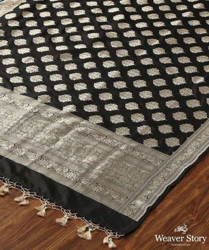 Handloom_Black_Katan_Silk_Dupatta_With_Leaf_Motifs_And_Floral_Border_WeaverStory_03