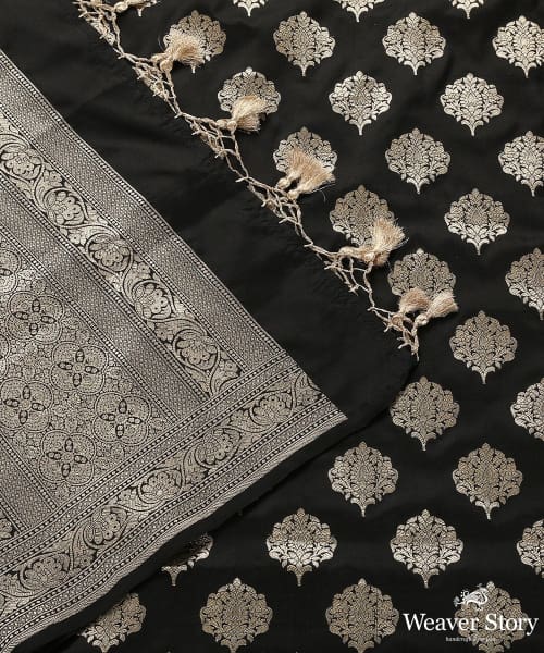 Handloom_Black_Katan_Silk_Dupatta_With_Leaf_Motifs_And_Floral_Border_WeaverStory_04