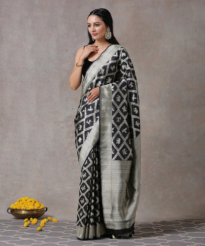 Handloom_Black_Pure_Katan_Silk_Banarasi_Saree_With_Diagonal_Checks_Pattern_and_Elephant_And_Butterfly_Motifs_WeaverStory_02