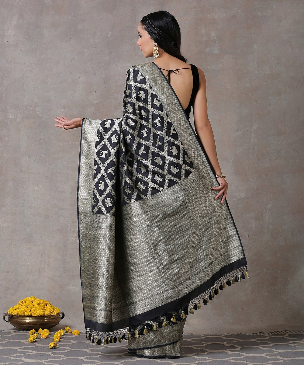 Handloom_Black_Pure_Katan_Silk_Banarasi_Saree_With_Diagonal_Checks_Pattern_and_Elephant_And_Butterfly_Motifs_WeaverStory_03