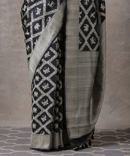Handloom_Black_Pure_Katan_Silk_Banarasi_Saree_With_Diagonal_Checks_Pattern_and_Elephant_And_Butterfly_Motifs_WeaverStory_04