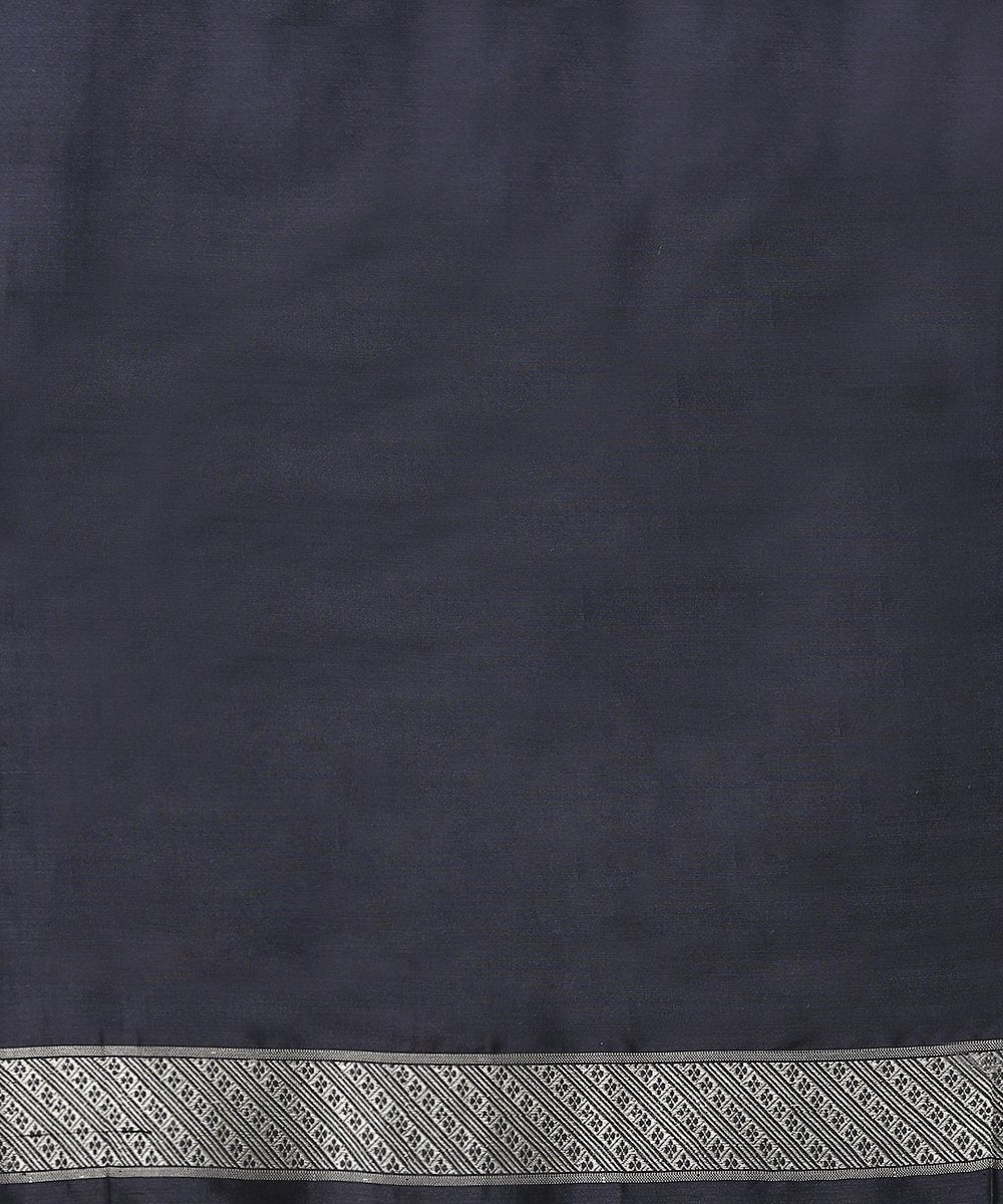 Handloom_Black_Pure_Katan_Silk_Banarasi_Saree_With_Diagonal_Checks_Pattern_and_Elephant_And_Butterfly_Motifs_WeaverStory_05