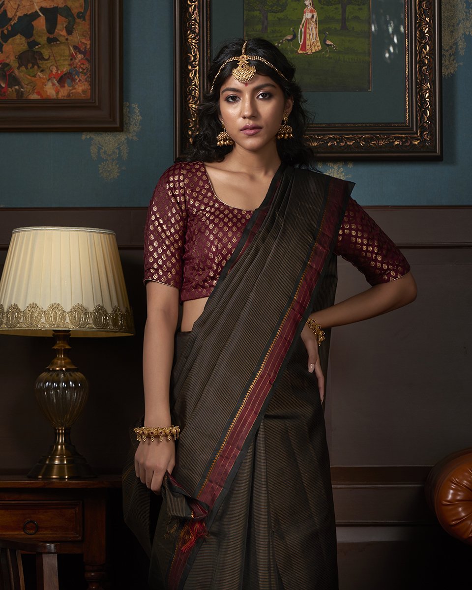 Handloom_Black_Thread_Stripes_Kanjivaram_Silk_Saree_With_Temple_Border_WeaverStory_01