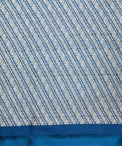 Handloom_Blue_Pure_Katan_Silk_Banarasi_Saree_with_Kadhwa_Booti_and_Maroon_Selvedge_WeaverStory_05