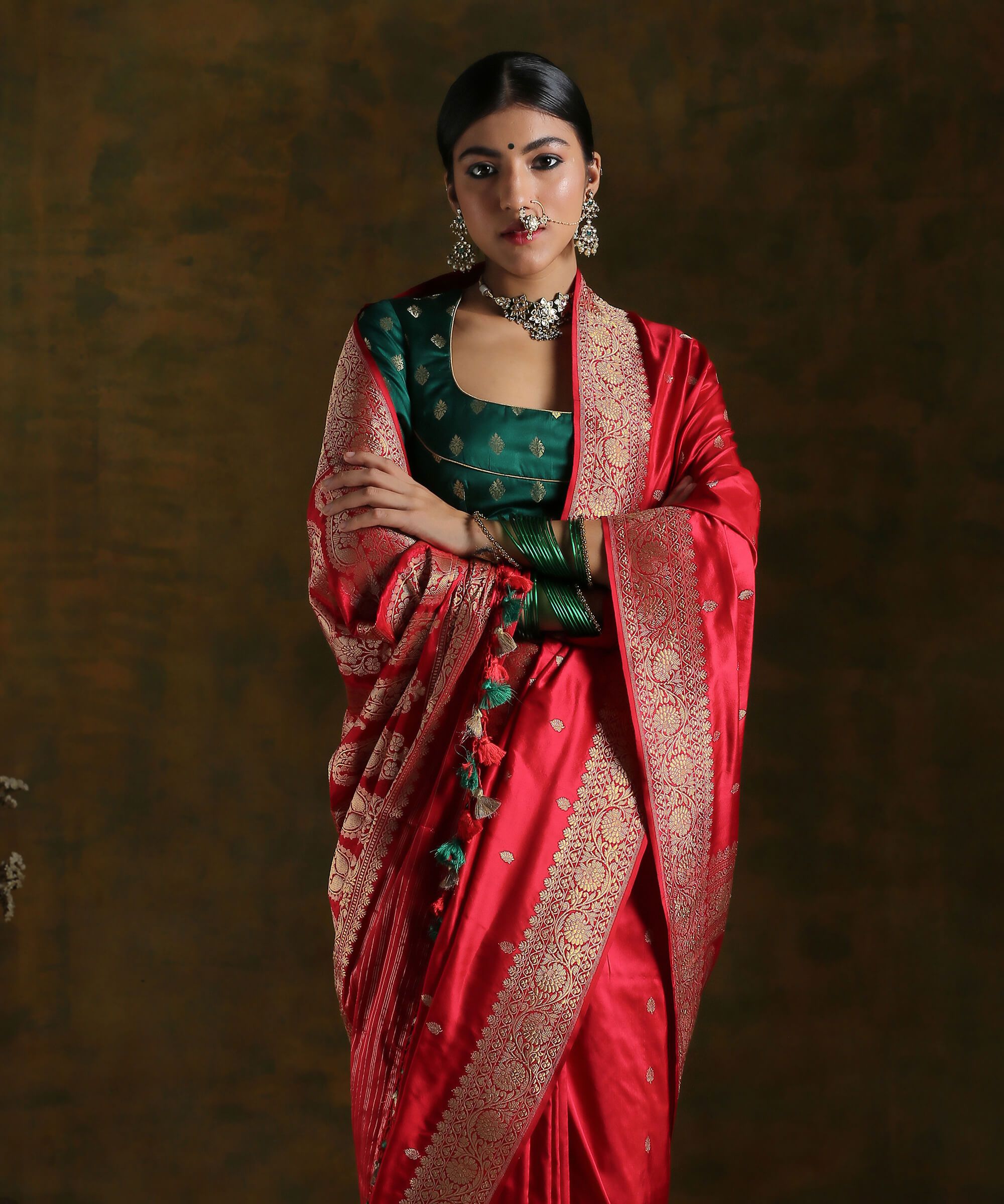 bottle-green-saree -in-pure-handloom-silk-with-red-woven-border-and-two-toned-buttis-along-with-unstitched- blouse-online-kalki-fashion-v002520525y-sg69480_2_ - Kalki Fashion Blog –  Latest Fashion Trends, Bridal Fashion, Style Tips, News and Many More