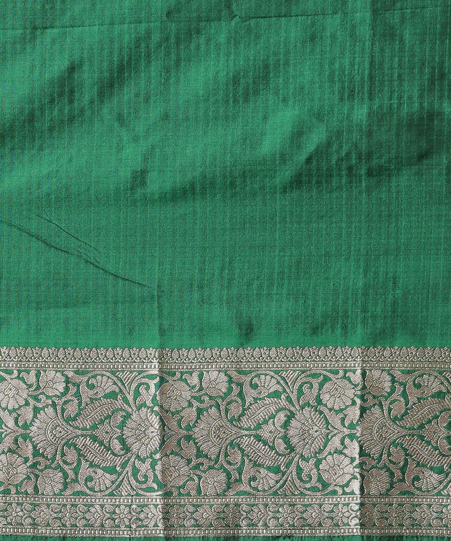 Handloom_Emerald_Green_Pure_Katan_Silk_Banarasi_Saree_with_Traditional_Motifs_WeaverStory_05