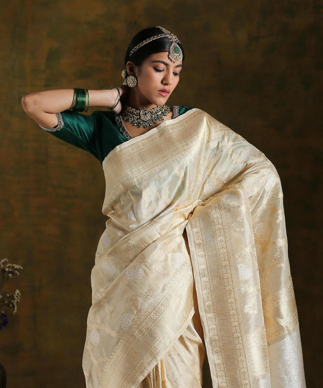 Gold_Pure_Katan_Tissue_Banarasi_Handloom_Kadhwa_Saree_WeaverStory_01