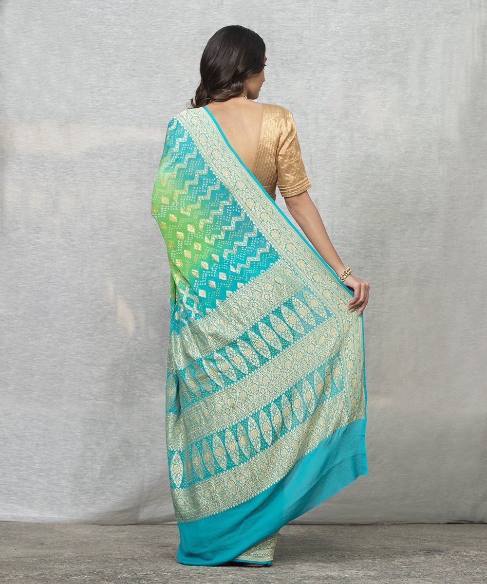 Handloom_Green_And_Blue_Dual_Tone_Pure_Georgette_Banarasi_Bandhej_Saree_WeaverStory_03