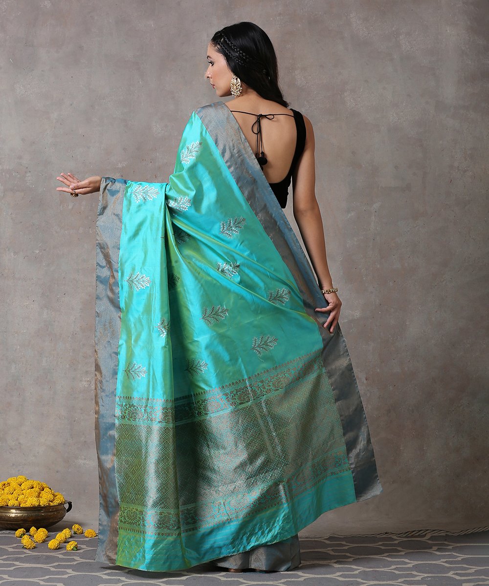 Handloom_Green_Pure_Katan_Silk_Banarasi_Saree_With_Antique_Zari_Border_Leaf_Booti_WeaverStory_03