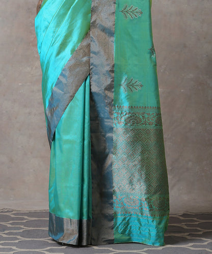 Handloom_Green_Pure_Katan_Silk_Banarasi_Saree_With_Antique_Zari_Border_Leaf_Booti_WeaverStory_04
