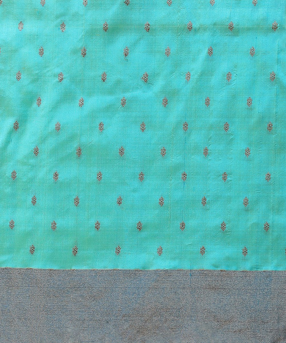 Handloom_Green_Pure_Katan_Silk_Banarasi_Saree_With_Antique_Zari_Border_Leaf_Booti_WeaverStory_05
