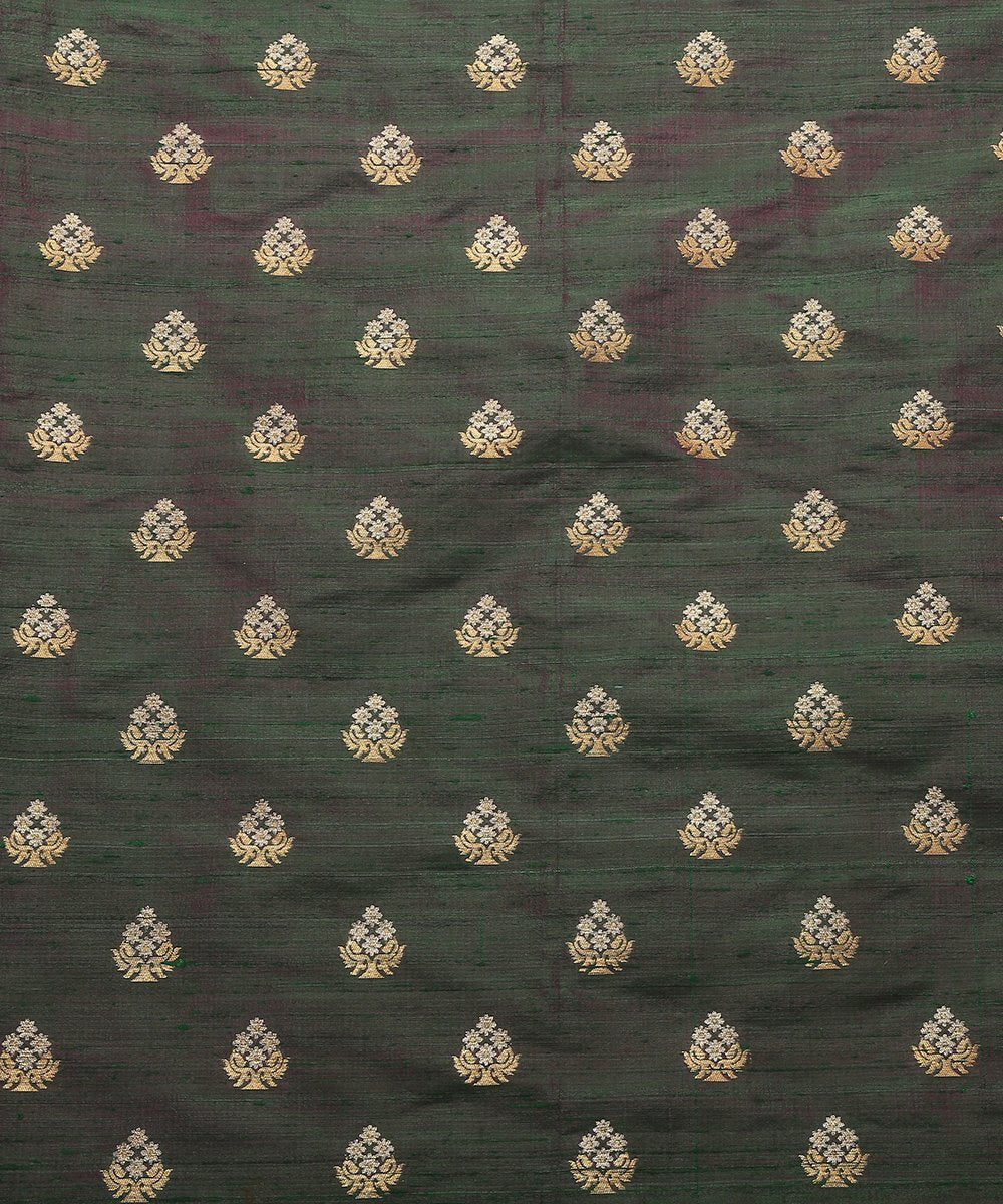 Handloom_Green_and_Red_Dual_Tone_Tusser_Silk_Banarasi_Fabric_with_Zari_Booti_WeaverStory_02