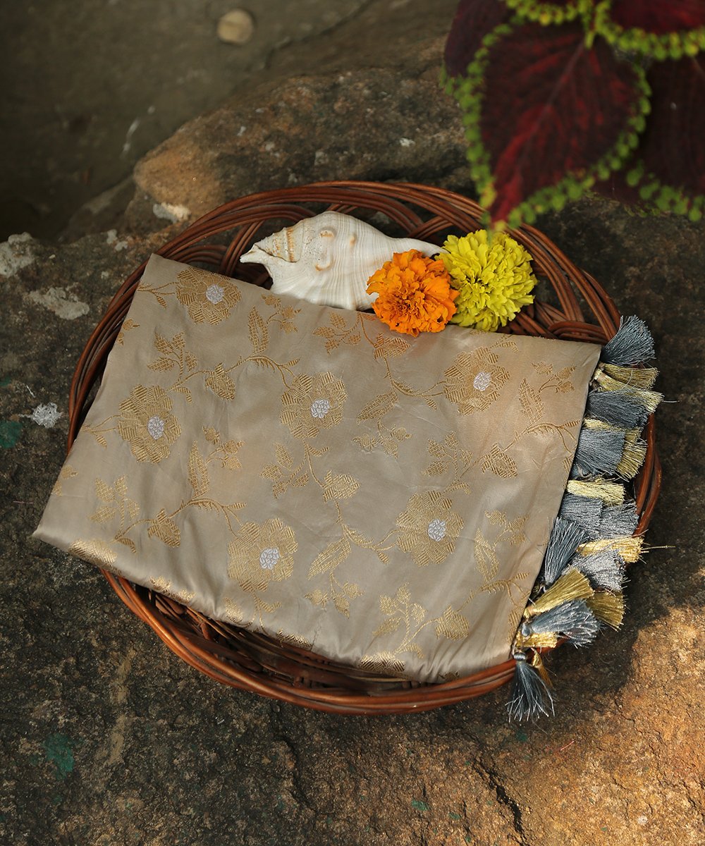 Handloom_Grey_Pure_Katan_Silk_Banarasi_Dupatta_with_Sona_Rupa_Kadhwa_Jangla_WeaverStory_01