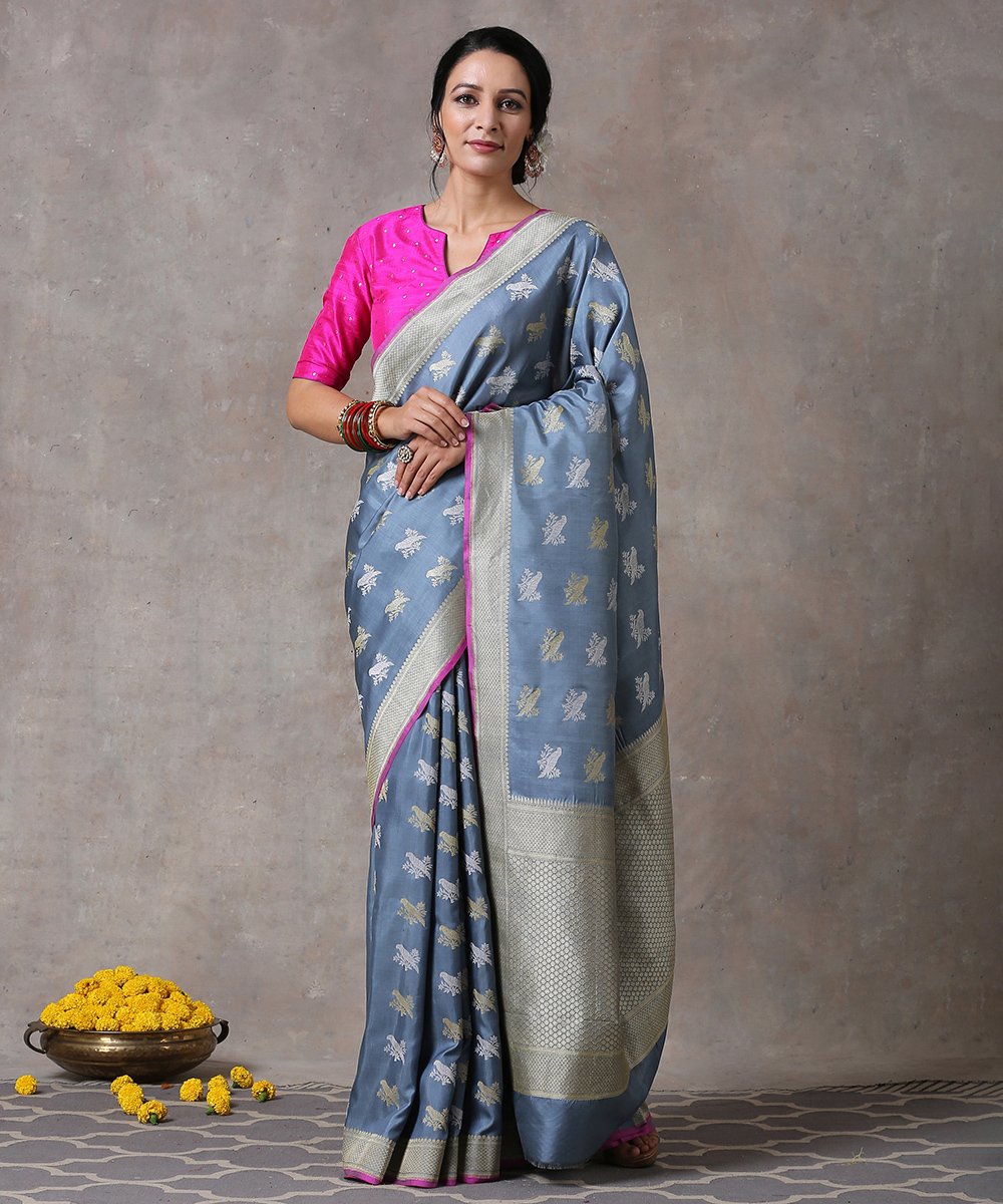 Handloom_Grey_Pure_Katan_Silk_Banarasi_Saree_with_Small_Kadhwa_Bird_Motifs_WeaverStory_01