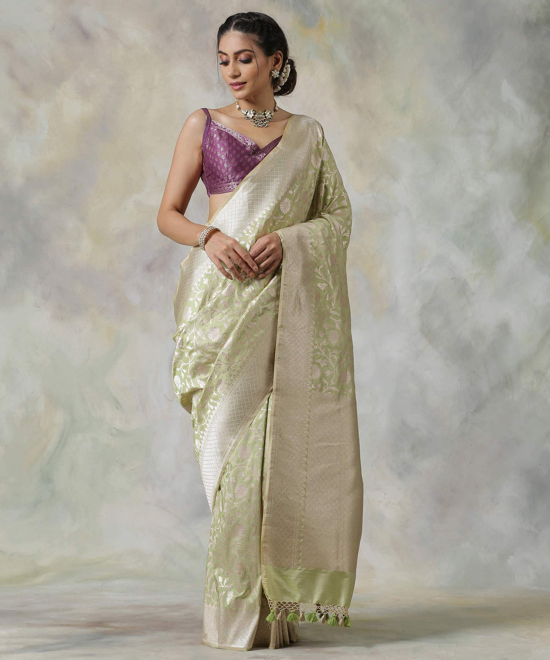 Fresh_Green_Handloom_Banarasi_Pure_Katan_Silk_Saree_with_Floral_Motifs_WeaverStory_02