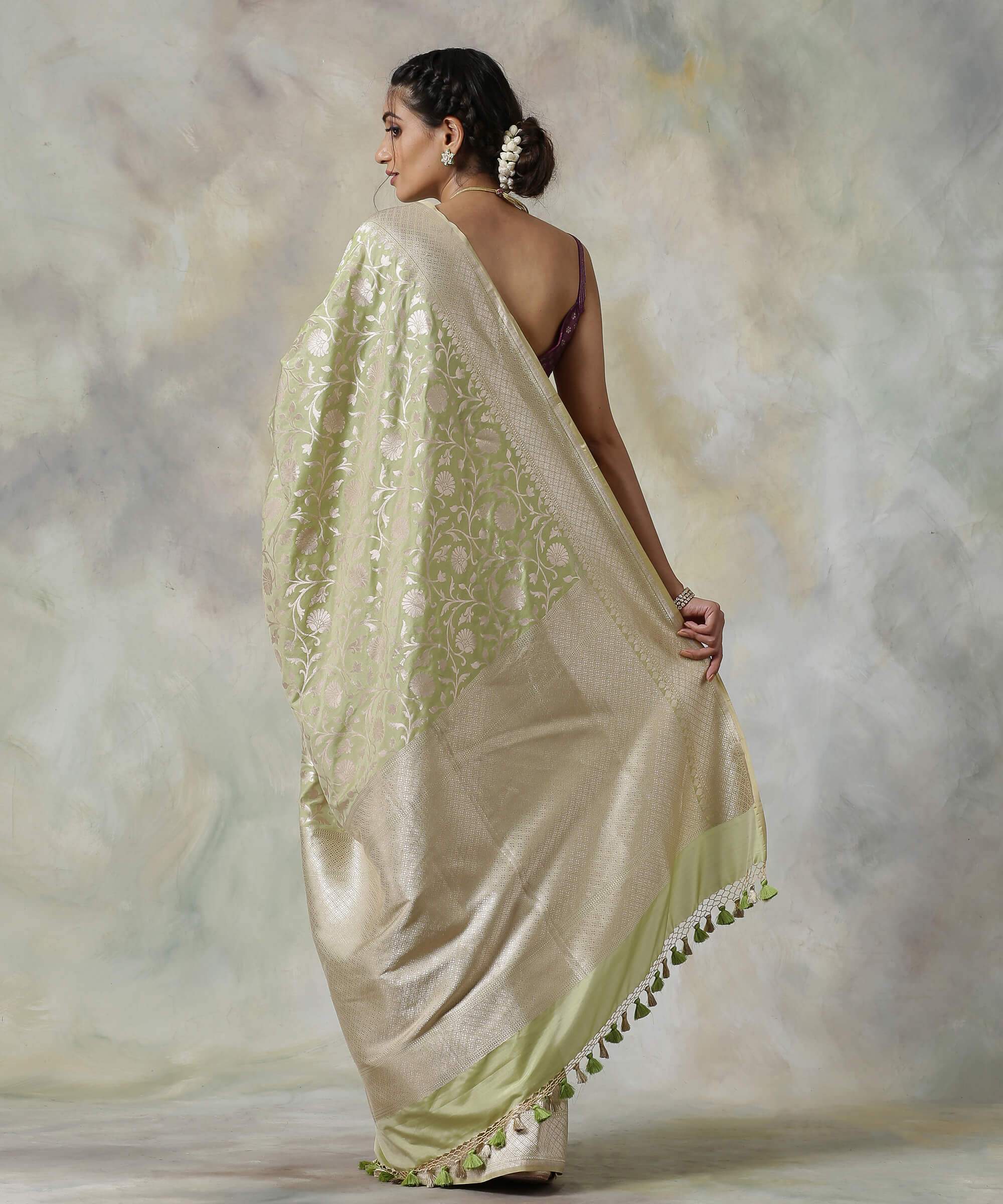 Fresh_Green_Handloom_Banarasi_Pure_Katan_Silk_Saree_with_Floral_Motifs_WeaverStory_03