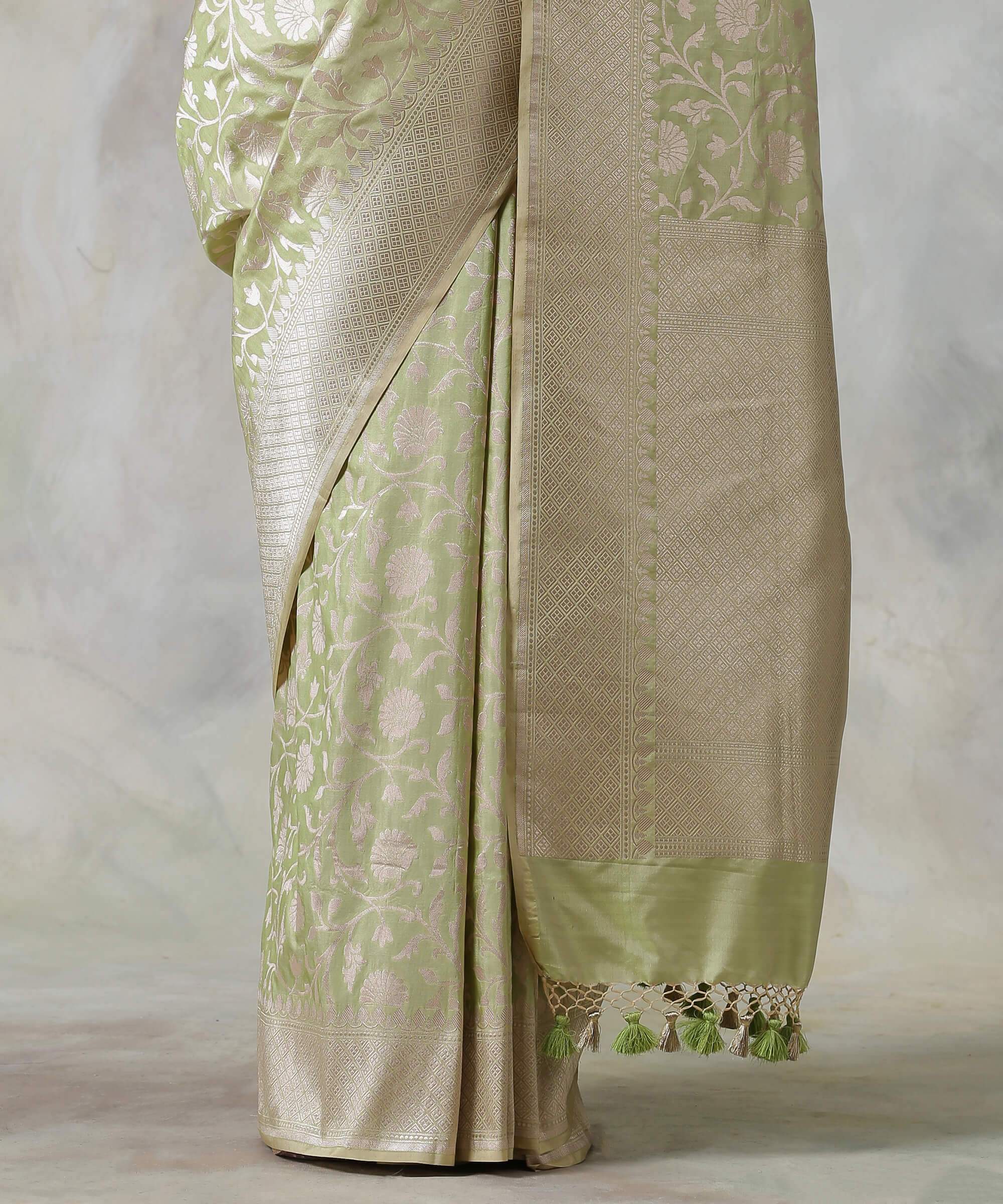 Fresh_Green_Handloom_Banarasi_Pure_Katan_Silk_Saree_with_Floral_Motifs_WeaverStory_04
