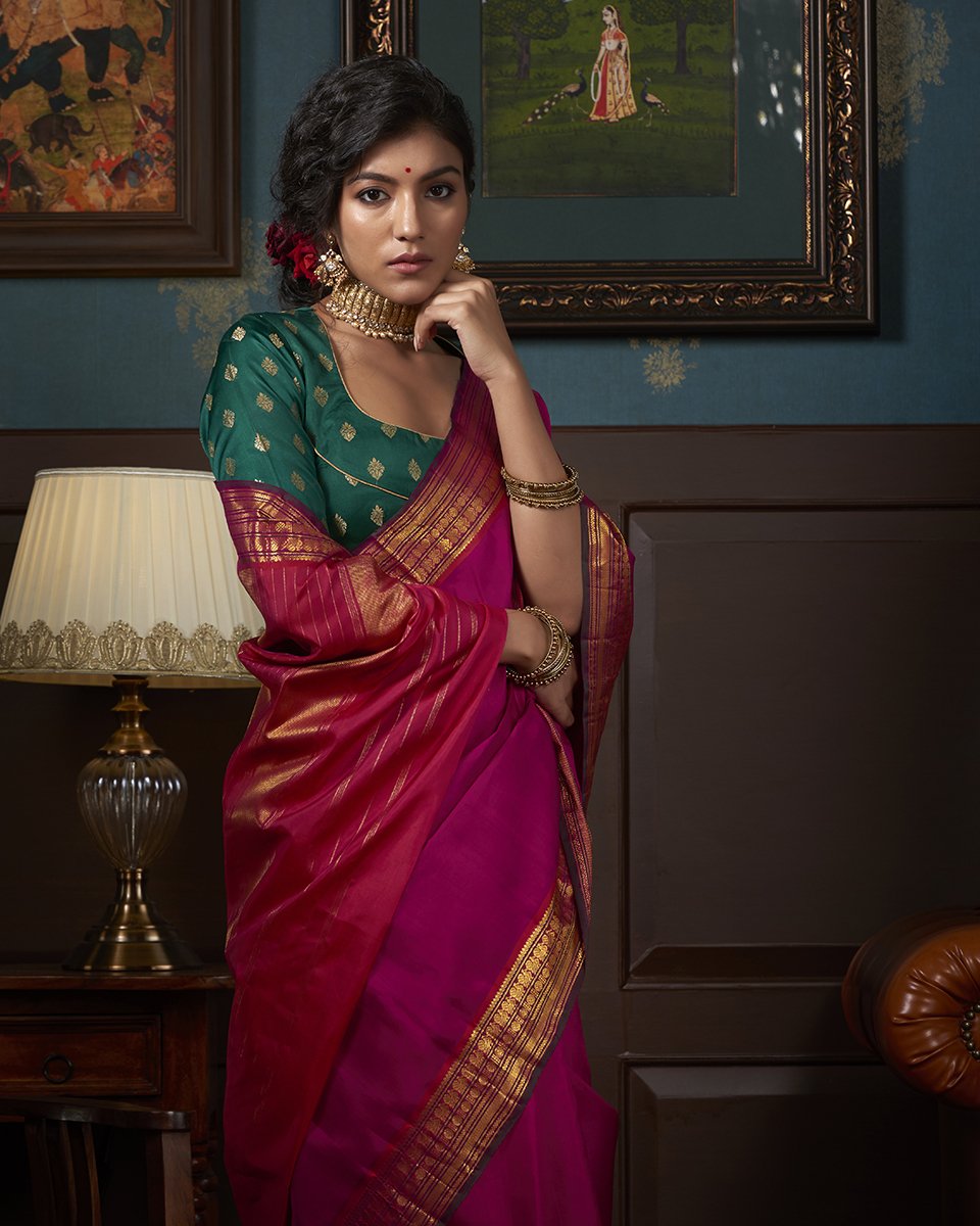 Handloom_Magenta_Kanjivaram_Silk_Saree_With_Red_And_Gold_Border_WeaverStory_01