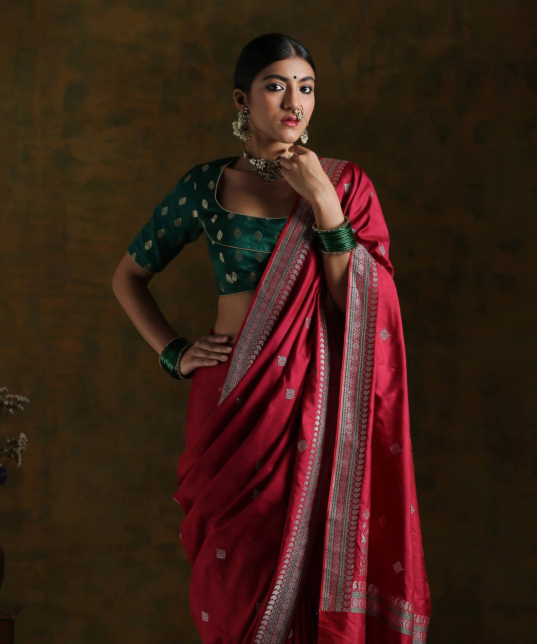 Handloom_Ektara_Weave_Maroon_Banarasi_Kadhwa_Booti_Saree_WeaverStory_01