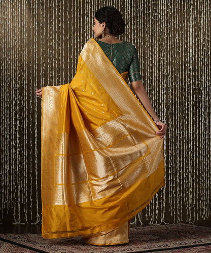 Handloom_Mustard_Katan_Silk_Banarasi_Saree_with_Small_Floral_Booti_Design_WeaverStory_03