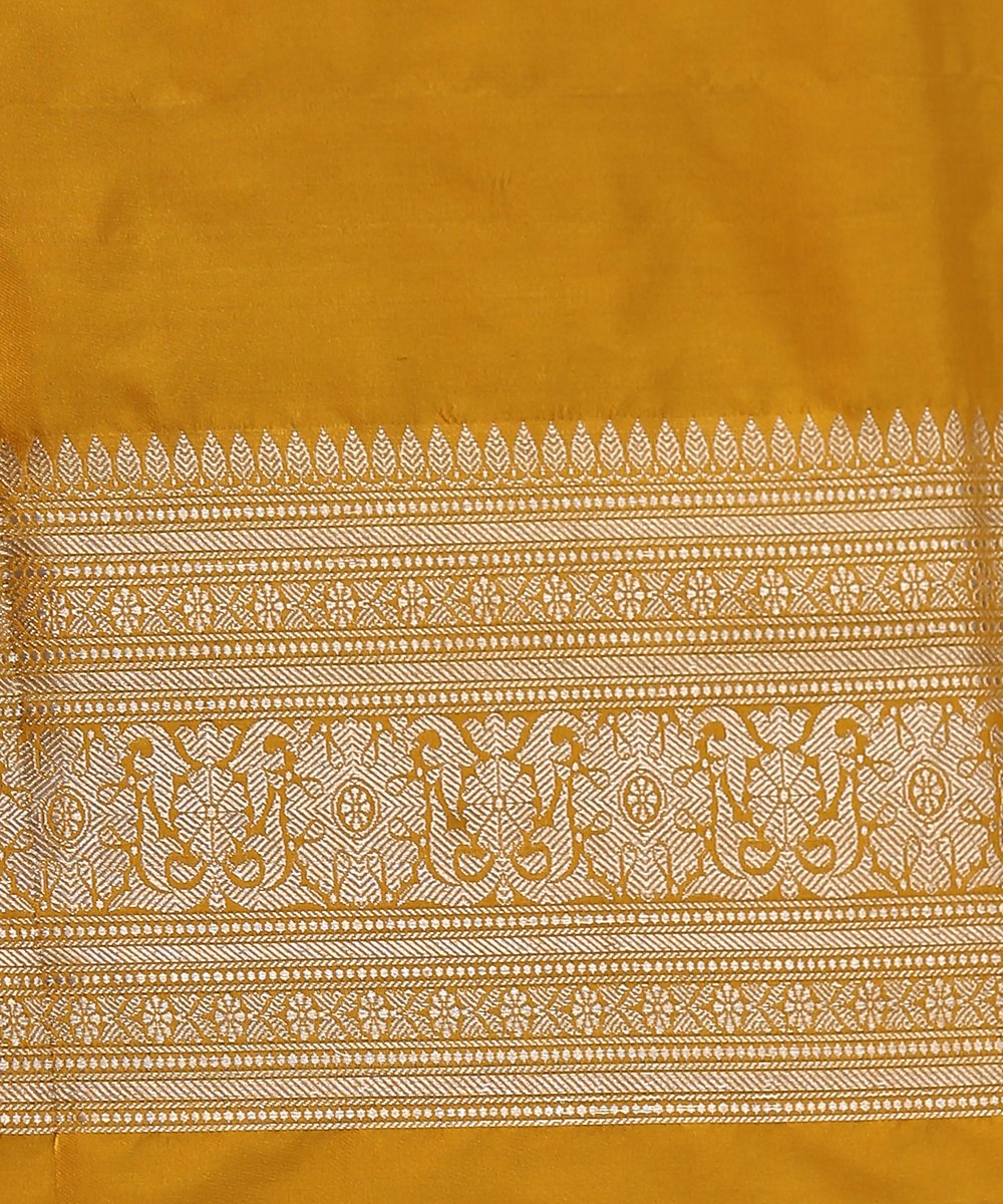 Handloom_Mustard_Katan_Silk_Banarasi_Saree_with_Small_Floral_Booti_Design_WeaverStory_05