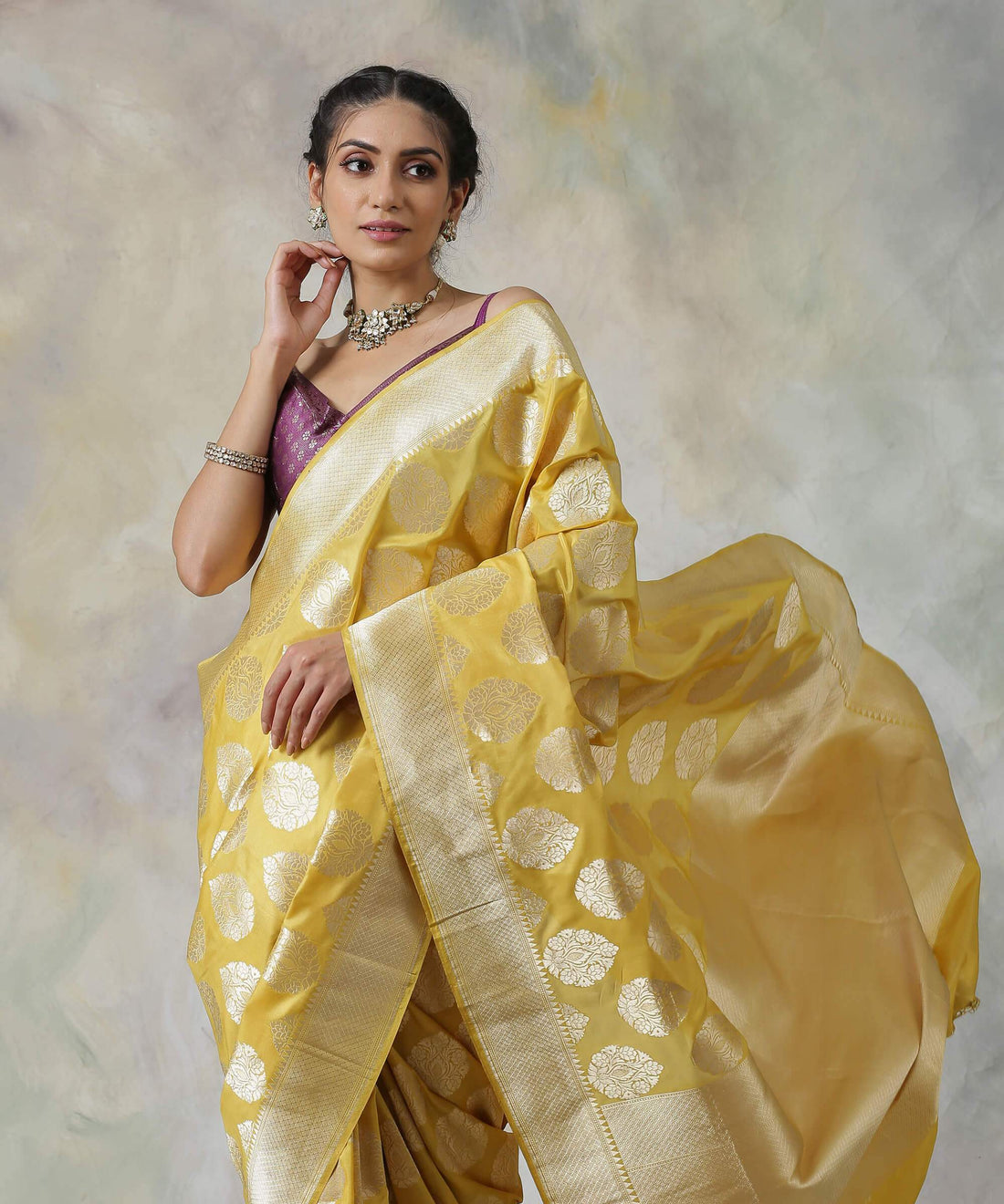 Handloom_Banarasi_Pure_Katan_Silk_Saree_with_Zari_Motifs_WeaverStory_01