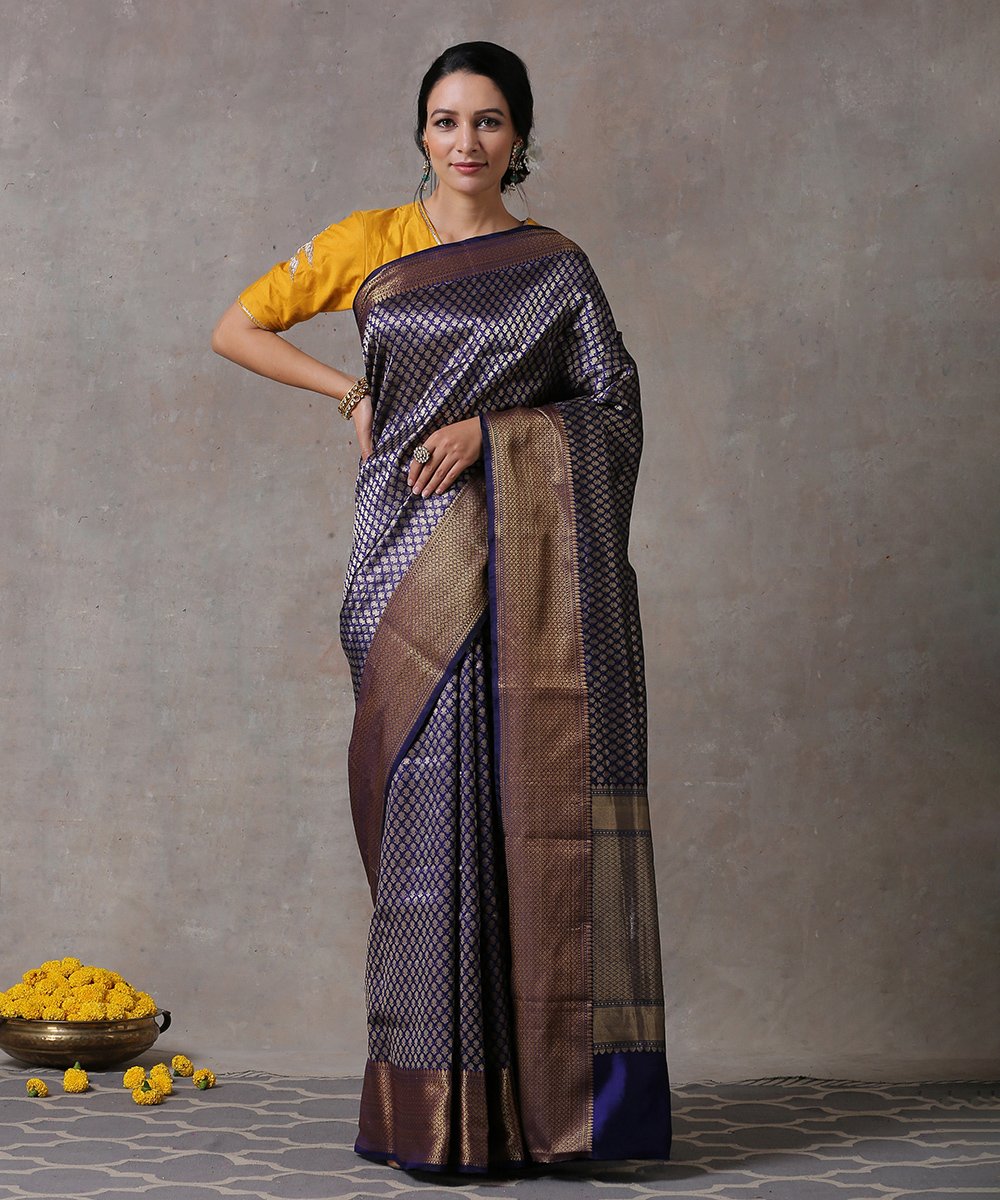 Handloom_Navy_Blue_Pure_Katan_Silk_Small_Booti_Tanchoi_Banarasi_Saree_With_Antique_Zari_Border_WeaverStory_01