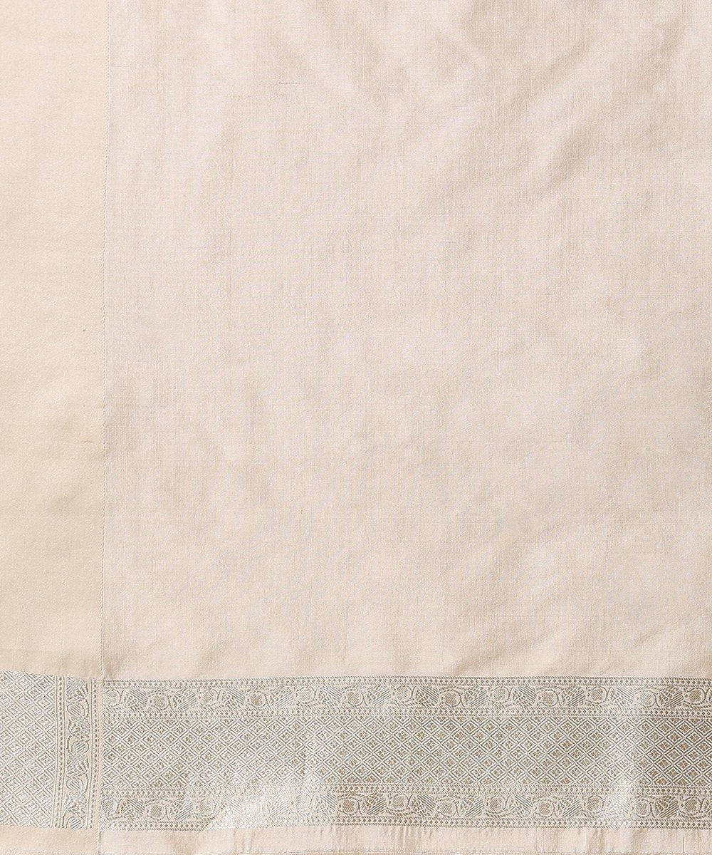 Handloom_Offwhite_Gold_Copper_Zari_Pure_Katan_Silk_Banarasi_Saree_with_small_Motifs_WeaverStory_05