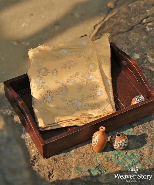 Handloom_Offwhite_Katan_Silk_Banarasi_Dupatta_Gold_And_Silver_Zari_Kadhwa_Jangla_WeaverStory_01