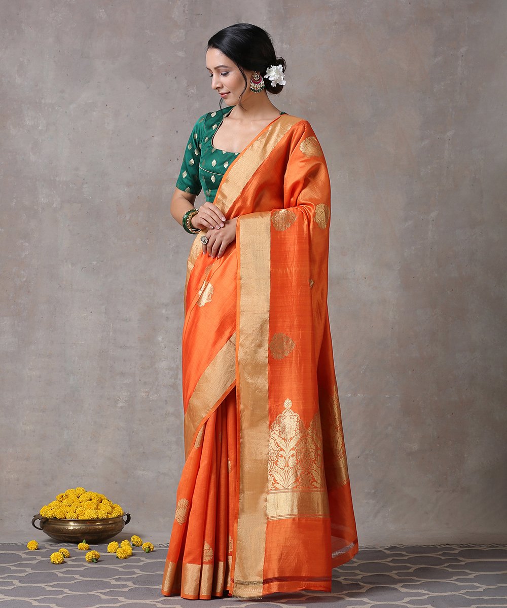 Handloom_Orange_And_Gold_Spun_Pure_Katan_Silk_Banarasi_Saree_With_Kadhwa_Booti_And_Plain_Zari_Border_WeaverStory_02