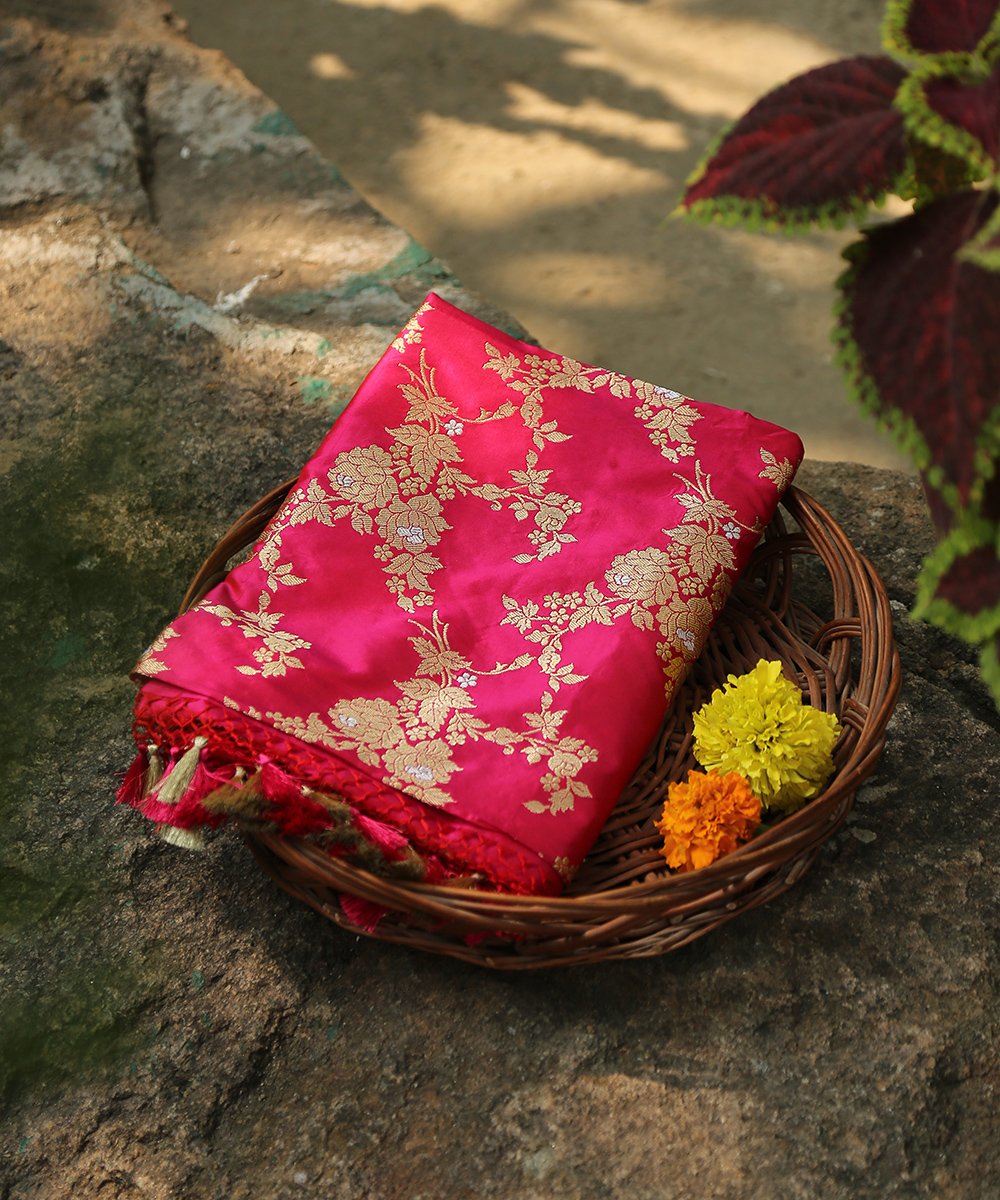 Handloom_Pink_And_Red_Dual_Tone_Pure_Katan_Silk_Kadhwa_Jangla_Banarasi_Dupatta_WeaverStory_01