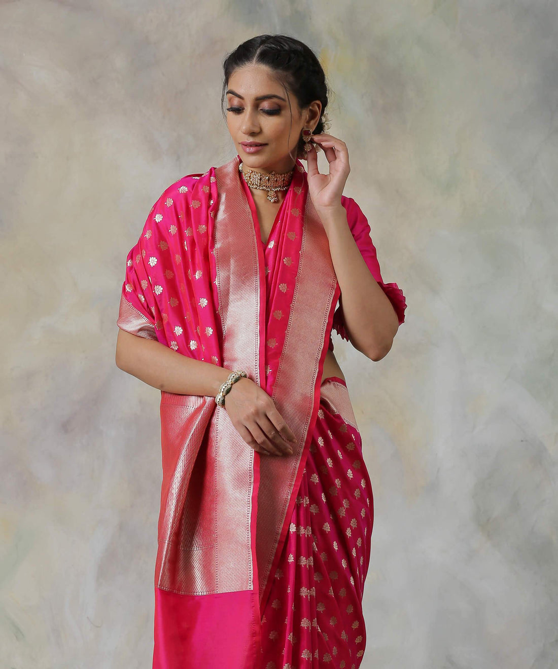 Handloom_Pink_Banarasi_Silk_Saree_with_All_Over_Floral_Booti_WeaverStory_01